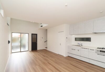 白がもたらす、凛とした存在感