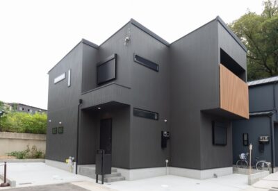 黒で魅せる、暮らしのスタイル